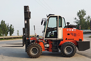 四驅(qū)叉車(chē)|越野叉車(chē)|華亞重工